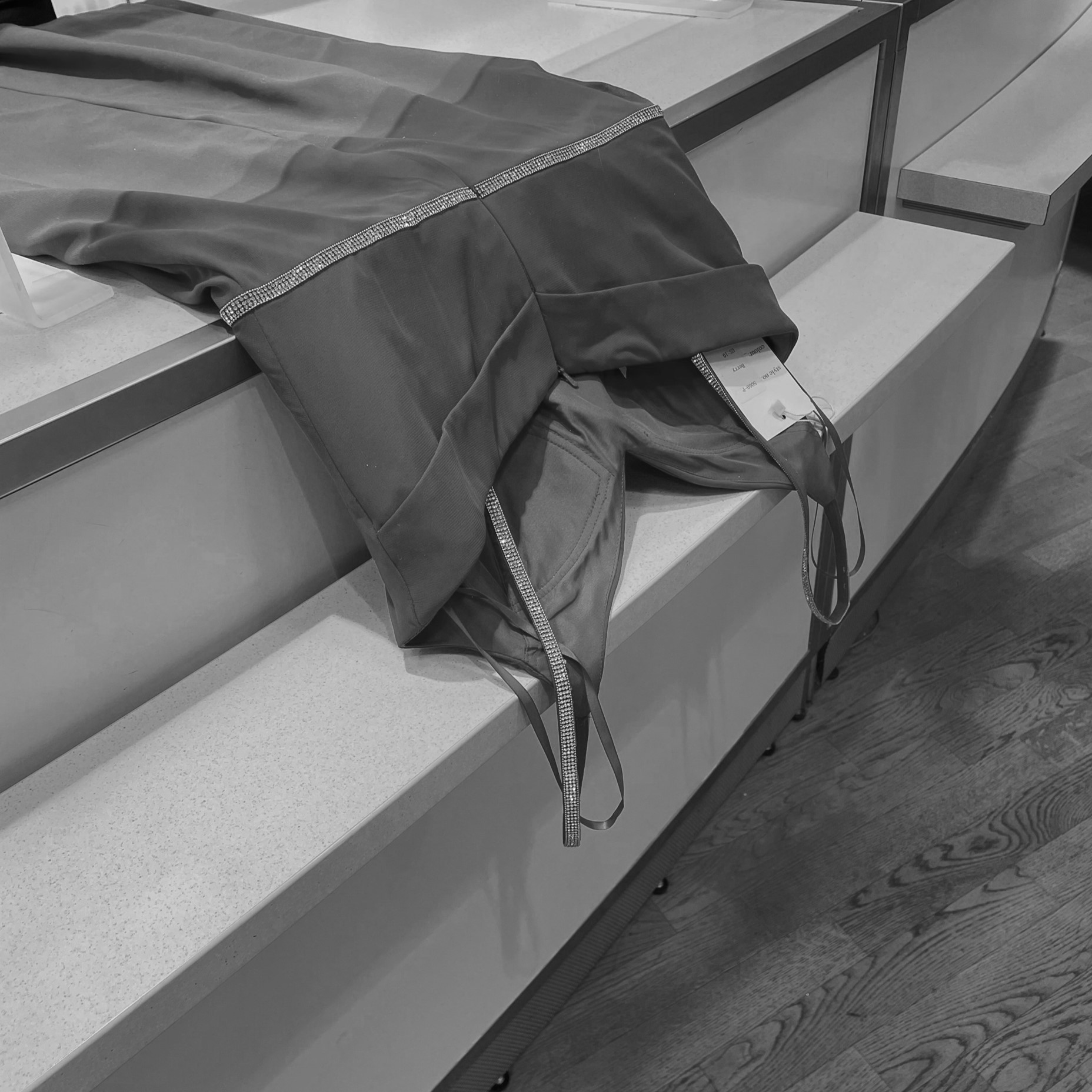 Das Kleid der Trauzeugin wird gekauft!