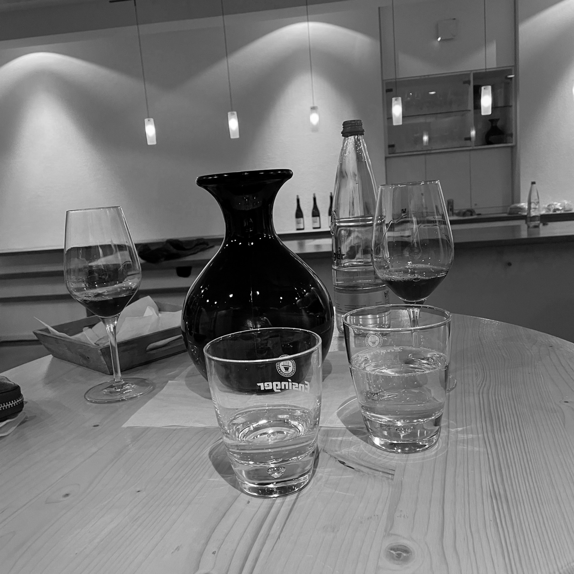 Karaffe mit Gläsern